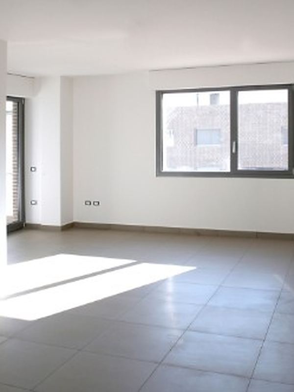 Piso vaciado y entregado Después del vaciado: piso completamente vacío y limpio, listo para entregar llaves
